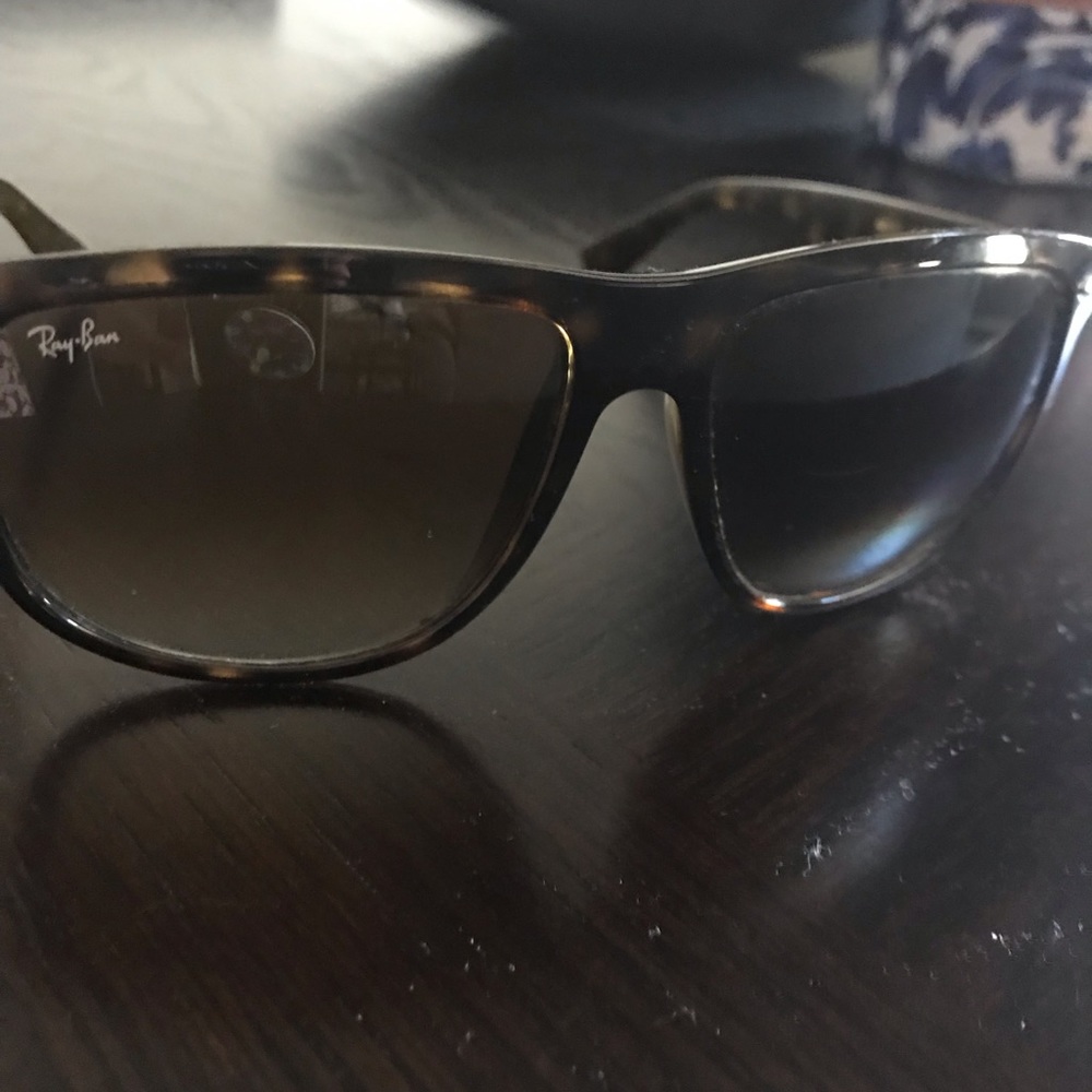 Ray Ban Unisex RB4147 Sunglasses